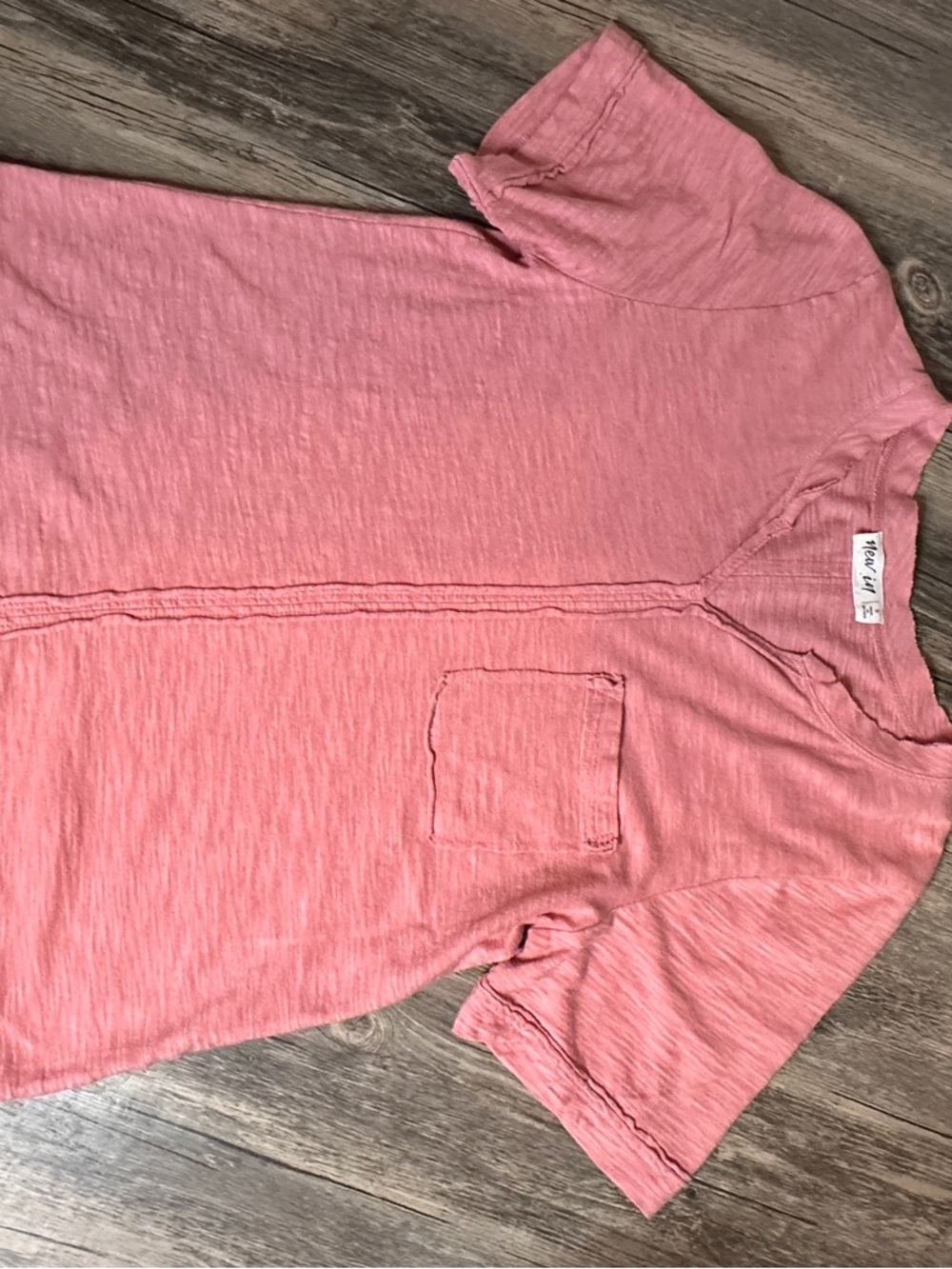 Relaxed V-Neck Short Sleeve Pocket Tee in Dusty Pink - Picture 11 of 14